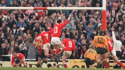 1992: Llanelli beat Australia 13-9