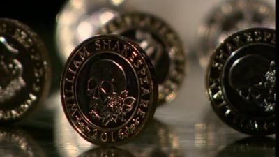 A skull and rose on a £2 coin to represent Shakespeare's tragedies