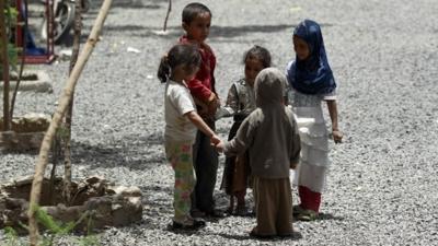 Displaced children in Yemen