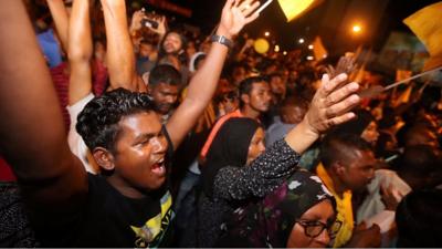 Crowds cheer opposition victory