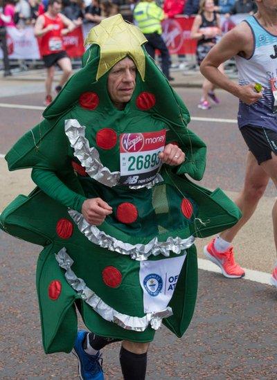 Christmas tree runner