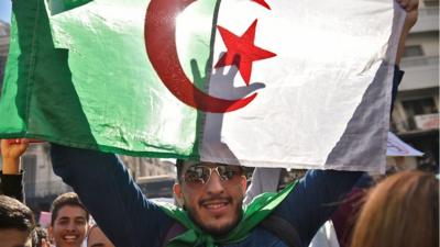 Algerians continue their protests