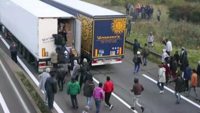 Immigrants trying to board lorry in Calais