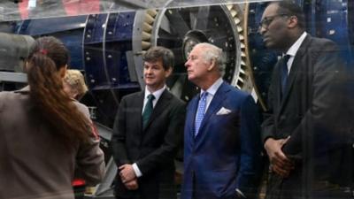 Prince Charles and Kwasi Kwarteng in a laboratory