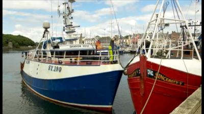 Bàtaichean ann an Caladh Steòrnabhaigh