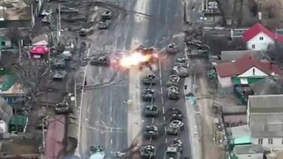 Video appears to show column of Russian tanks ambushed