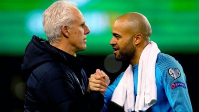 Republic of Ireland manager Mick McCarthy with Darren Randolph