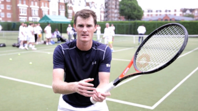 Jamie Murray demonstrates how to volley