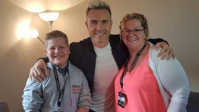 Zachary and Samantha Simmons with Gary Barlow