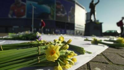 Sala tribute flowers