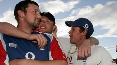 Geraint Jones with Steve Harmison and Andrew Flintoff in 2005