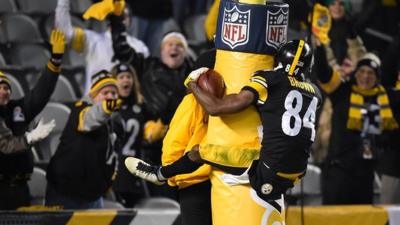 Antonio Brown celebrates touchdown