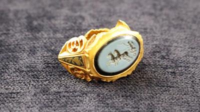 The Roman gold signet ring featuring an onyx engraving of Victory