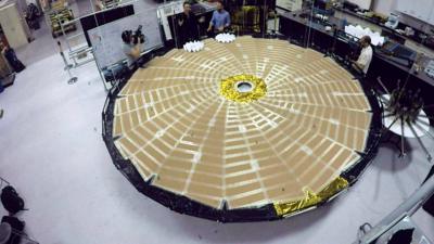 A cardboard model of Nasa's proposed Starshade