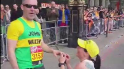 Marie proposes to John at Mile 24 of the London Marathon