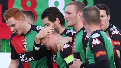 Glentoran players celebrate victory over Carrick Rangers