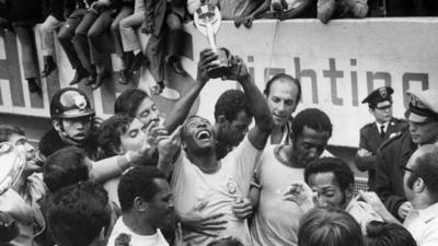 Pele lifts the World Cup in 1970