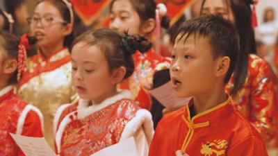 two-children-in-traditional-chinese-dress