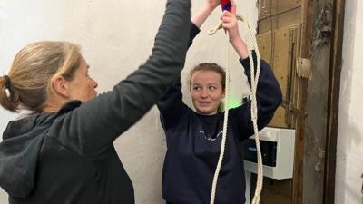 Amanda Richmond shows Freja how to bell-ring