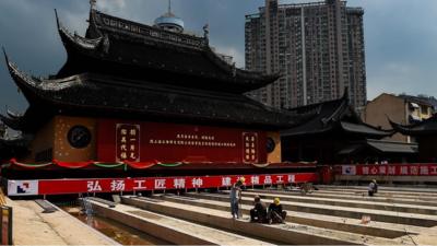 The main hall of a 135-year-old Buddhist temple in Shanghai has been moved 30m (100ft).