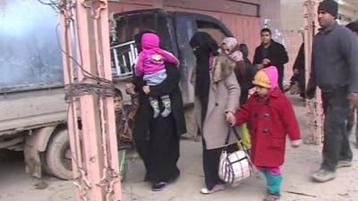 Families fleeing Ramadi