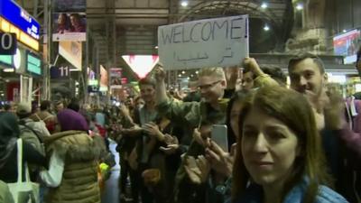 German people warmly applaud migrants