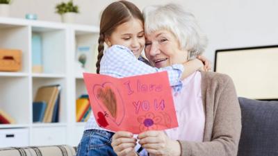 GIRL-CUDDLES-GRANDMA-CARD-SAYS-I-LOVE-YOU.