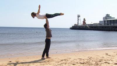 Sarah Farmer does Dirty Dancing lift in Bourneouth