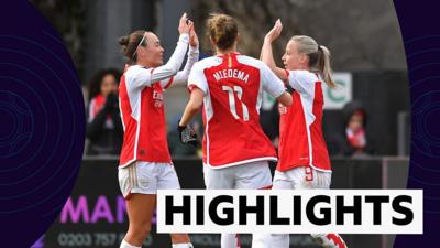 Viv Miedema, Beth Mead and Caitlin Foord celebrate