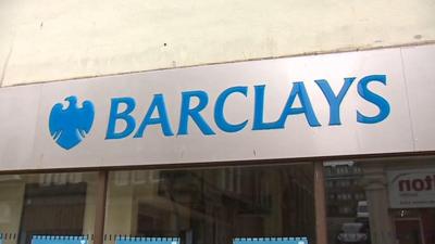 Arwydd Banc Barclays