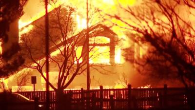 Wildfire razes a Colorado house