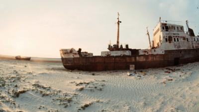 Ship abandoned on bed of Aral Sea