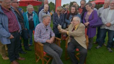 Henry Sandon appraises the vase