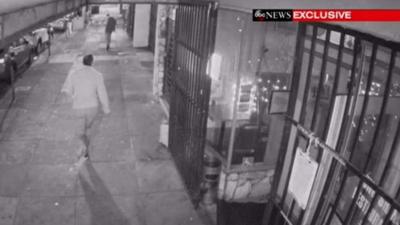 Tennis star Serena Williams chases down a man who has stolen her mobile phone