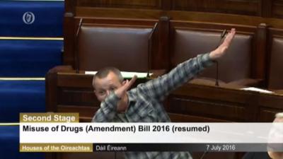 Richard Boyd Barrett dabbing in the Dáil