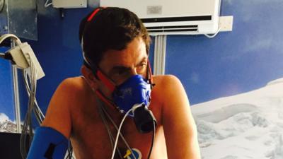 Justin Rowlatt in the hypoxia chamber