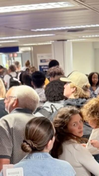 A long queue at the airport