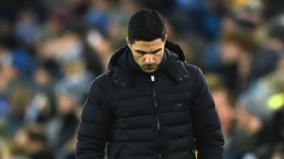 Mikel Arteta looks dejected