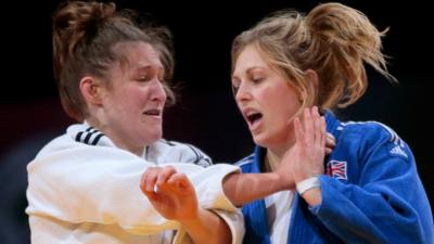 Natalie Powell fights Gemma Gibbons at the Glasgow Commonwealth Games final