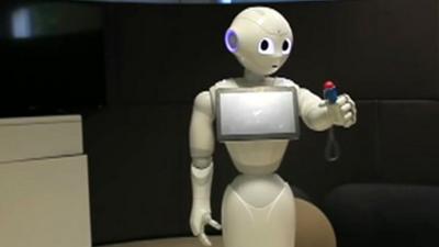 Pepper the robot learns to catch a ball in a cup