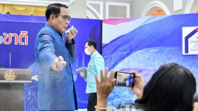 Prayuth Chan-ocha spraying reporters