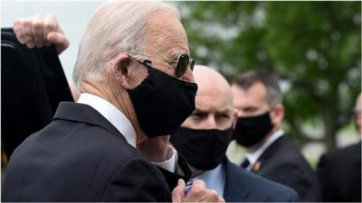 Joe Biden in mask