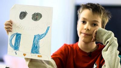 Boy sells his drawings to help his mother during the partial government shutdown in the US.