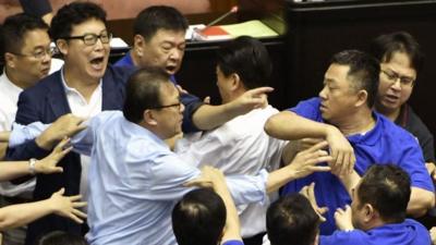 After a huge brawl on Thursday last week, fighting has resumed in Taiwan's parliament.