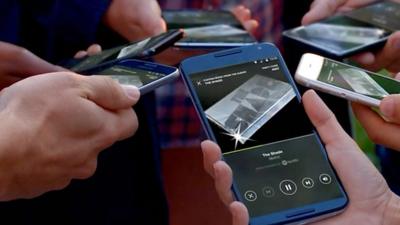 A free app synchs smartphones so they play music in unison, creating a free alternative to expensive wireless sound systems.