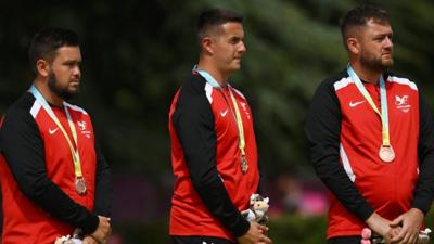 Welsh trio receive medal