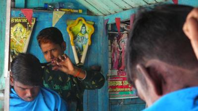 Neha Sharma workig as a barber.