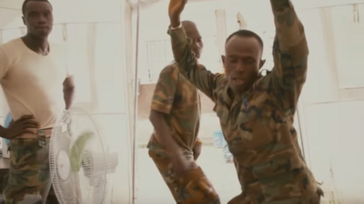 Sierra Leonean policeman twerking