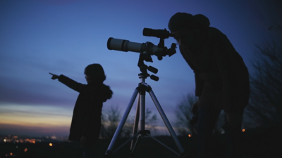 parent-and-child-stargazing.