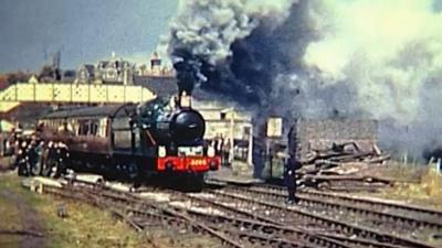 Locomotive leaves Bridgnorth